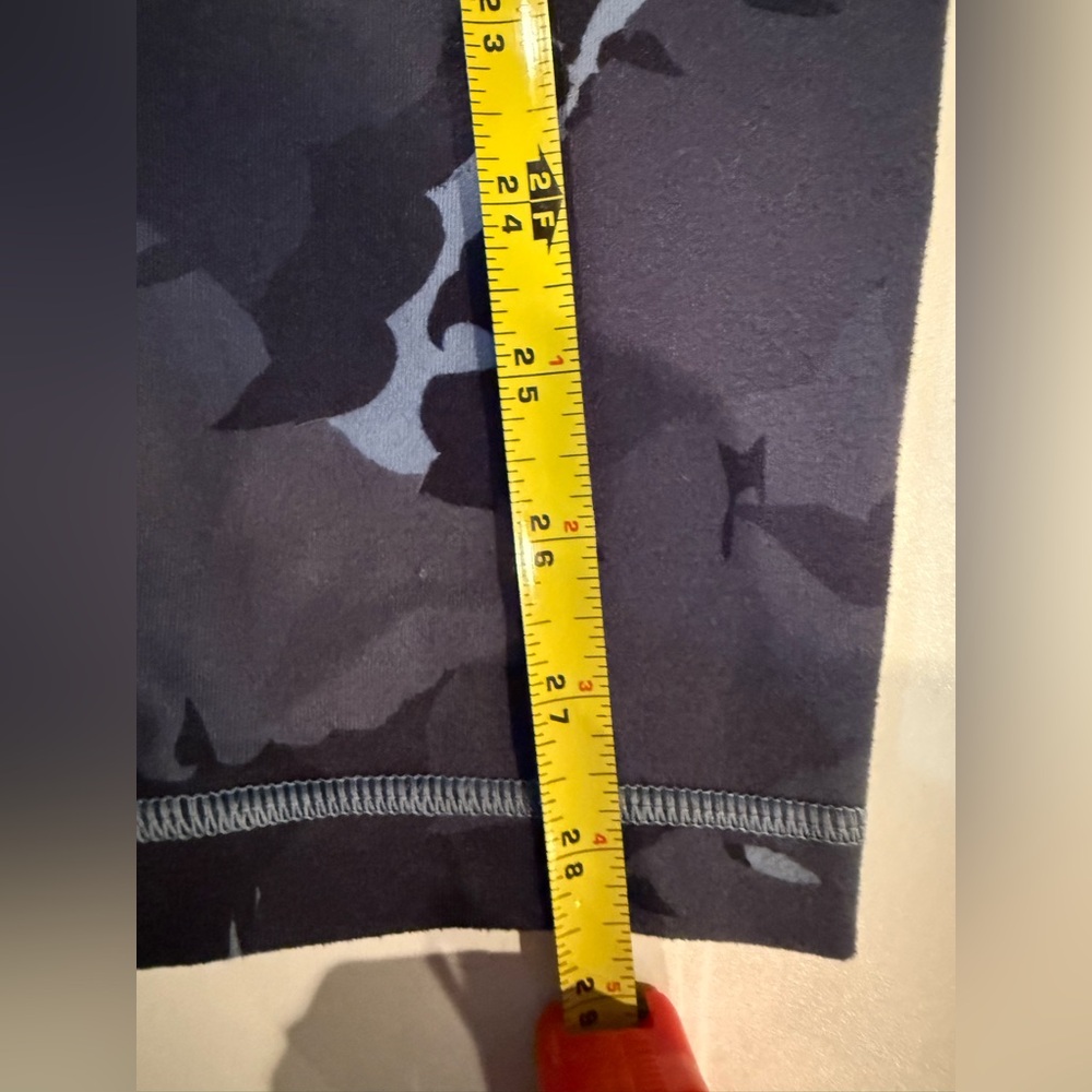 Lululemon Knee Length Camouflage leggings - Picture 4 of 4